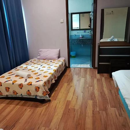 Melaka Beachfront Villa With Pool Bagian luar foto