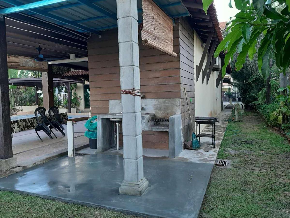 Melaka Beachfront Villa With Pool Bagian luar foto