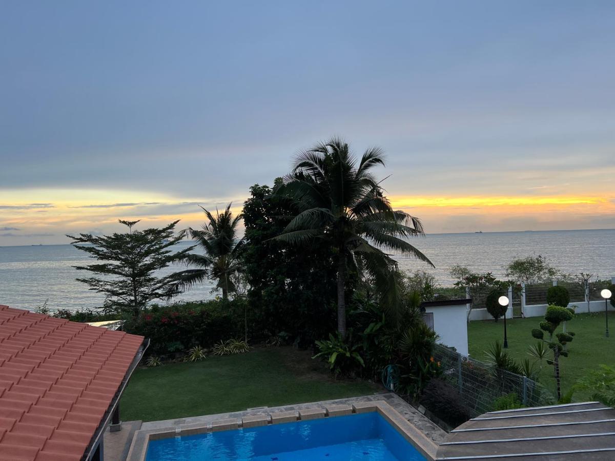 Melaka Beachfront Villa With Pool Bagian luar foto