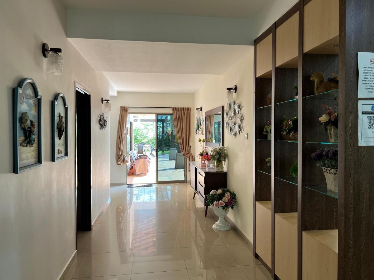 Melaka Beachfront Villa With Pool Bagian luar foto