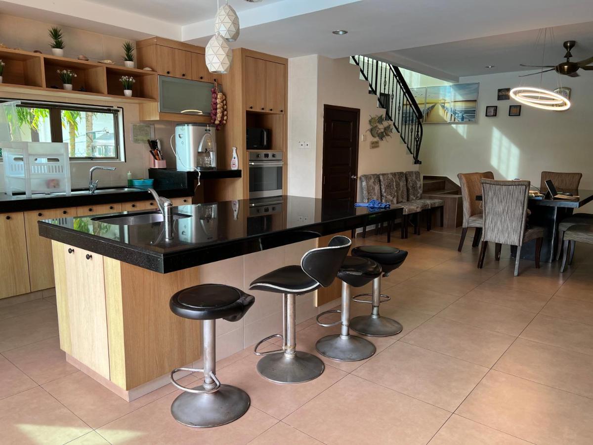 Melaka Beachfront Villa With Pool Bagian luar foto