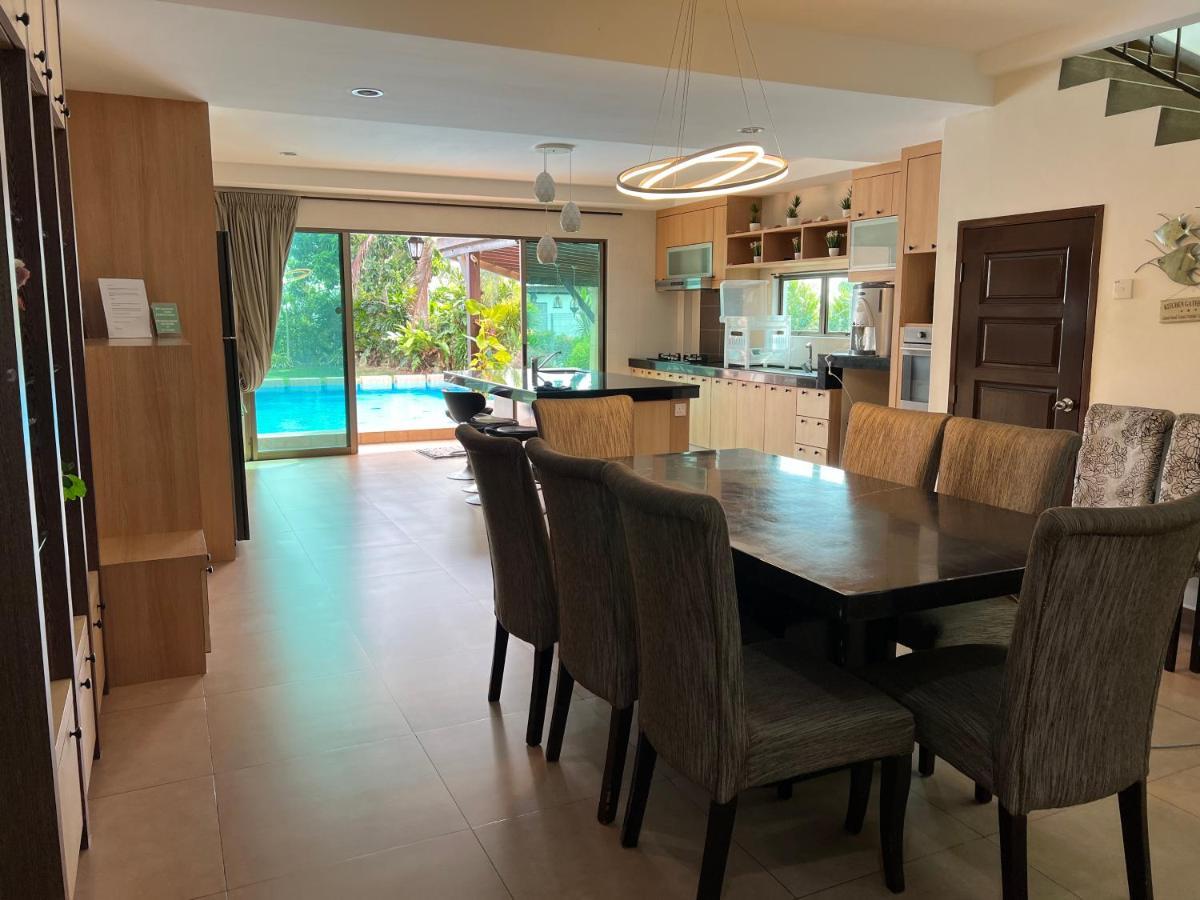 Melaka Beachfront Villa With Pool Bagian luar foto