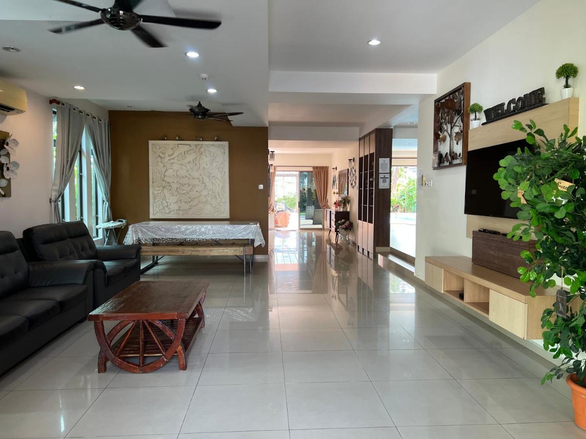 Melaka Beachfront Villa With Pool Bagian luar foto