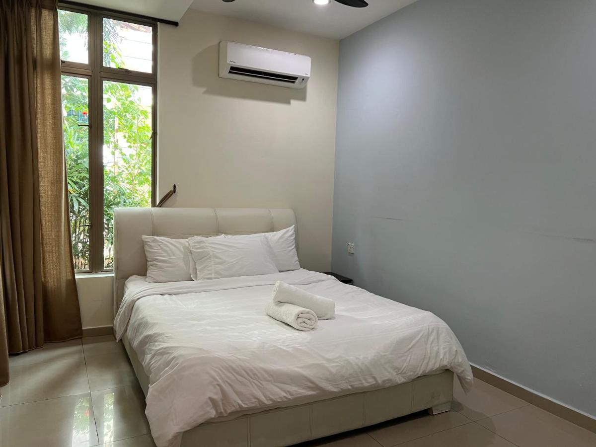 Melaka Beachfront Villa With Pool Bagian luar foto