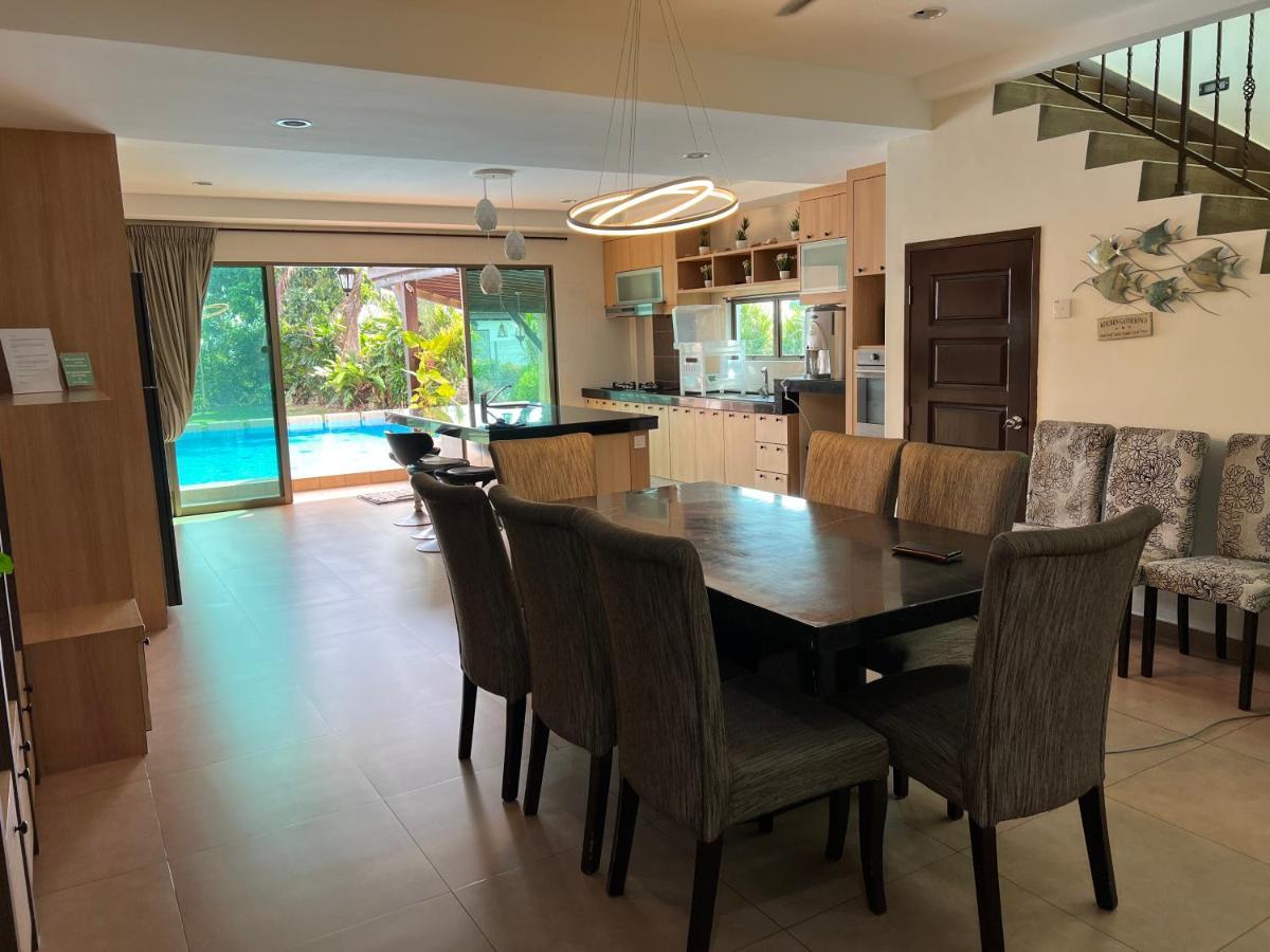 Melaka Beachfront Villa With Pool Bagian luar foto
