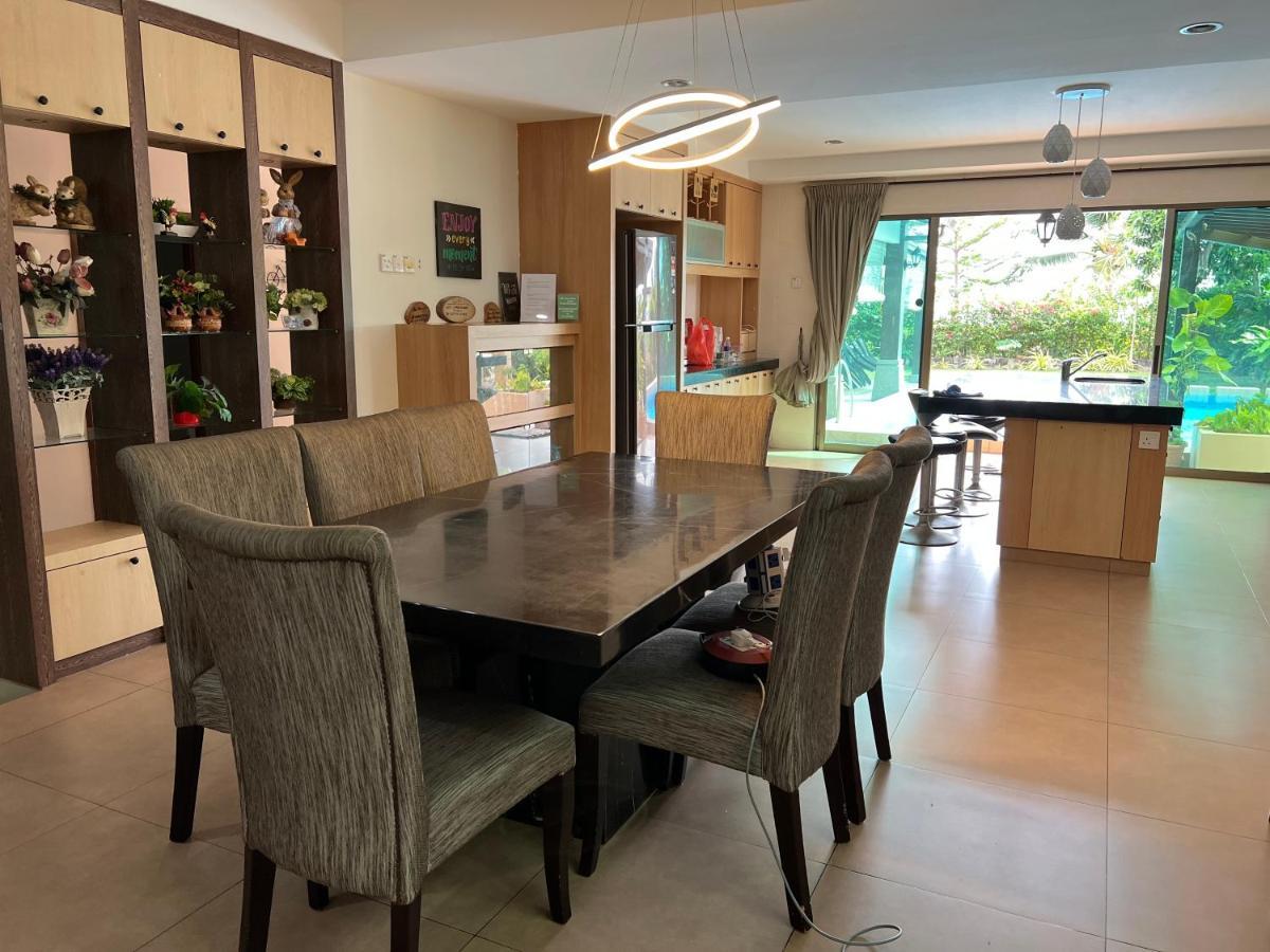 Melaka Beachfront Villa With Pool Bagian luar foto