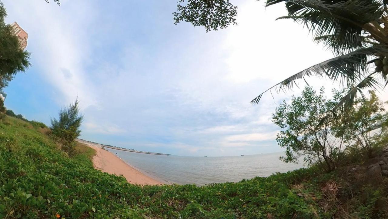 Melaka Beachfront Villa With Pool Bagian luar foto