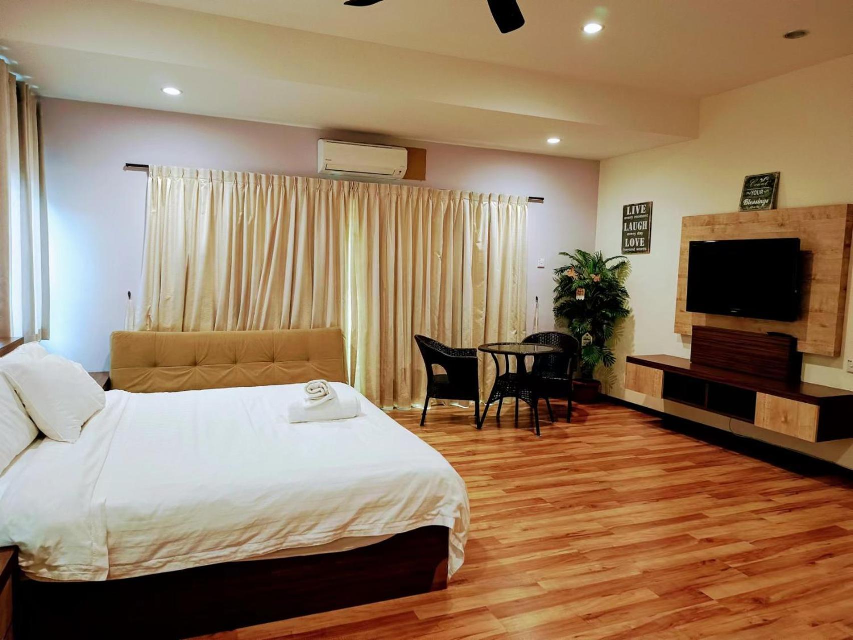 Melaka Beachfront Villa With Pool Bagian luar foto