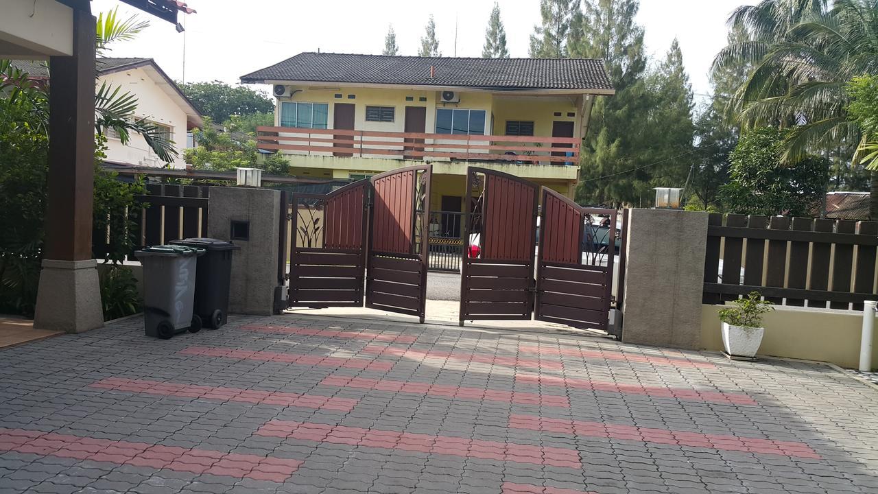 Melaka Beachfront Villa With Pool Bagian luar foto