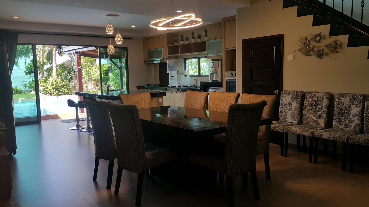 Melaka Beachfront Villa With Pool Bagian luar foto
