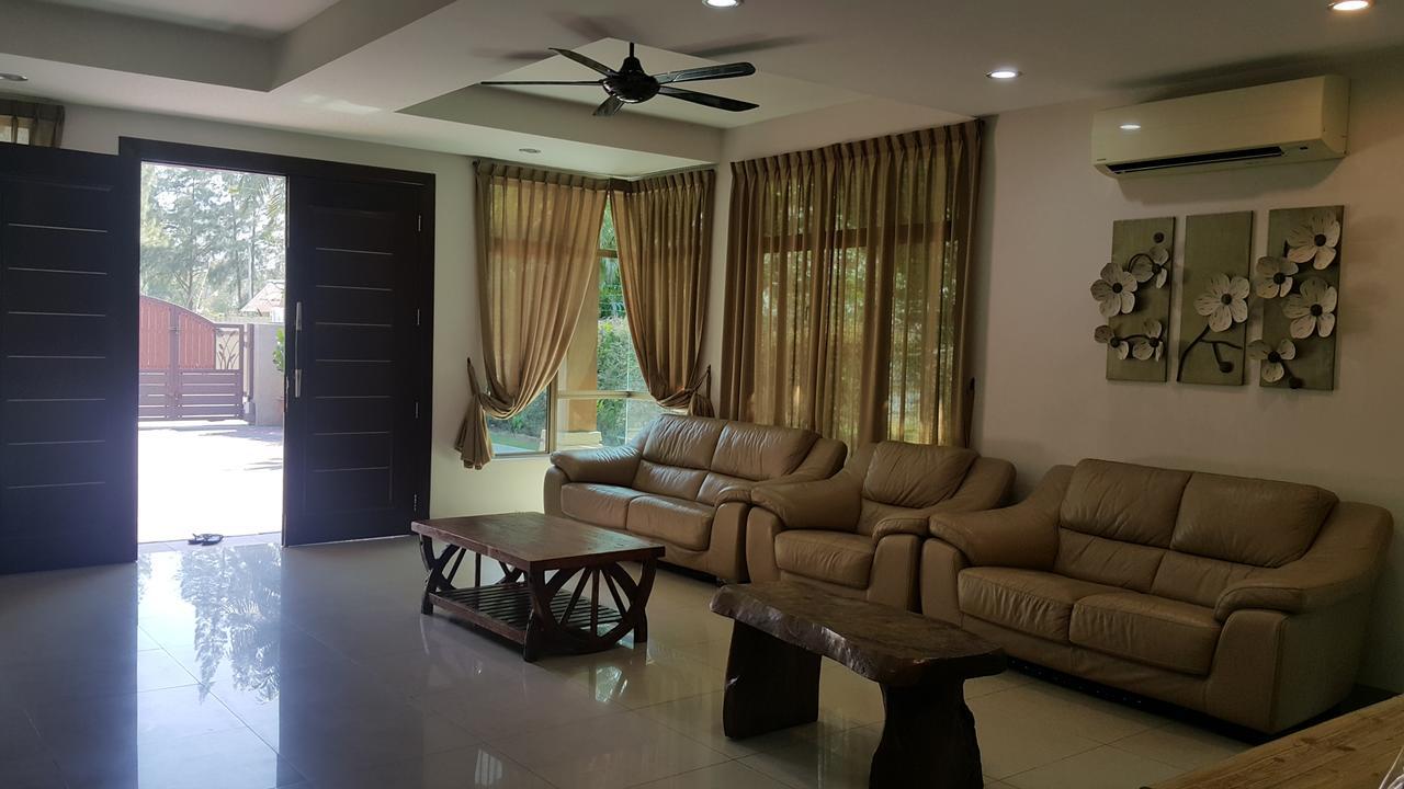 Melaka Beachfront Villa With Pool Bagian luar foto