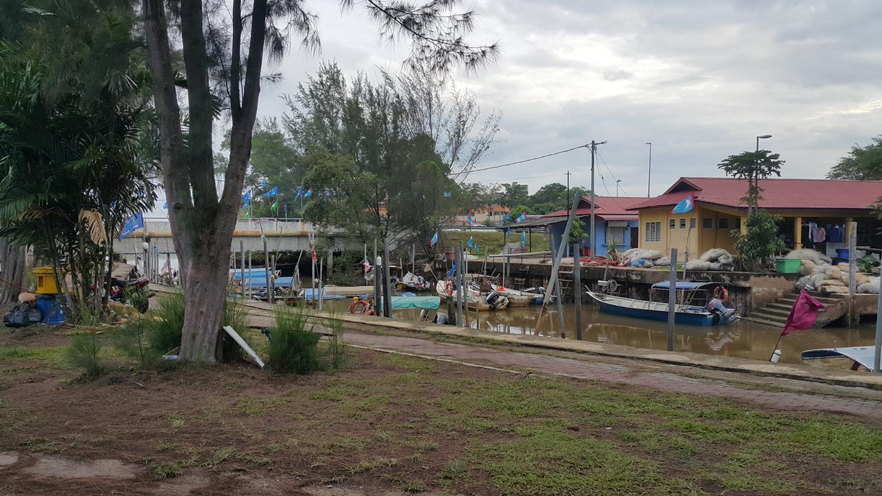 Melaka Beachfront Villa With Pool Bagian luar foto
