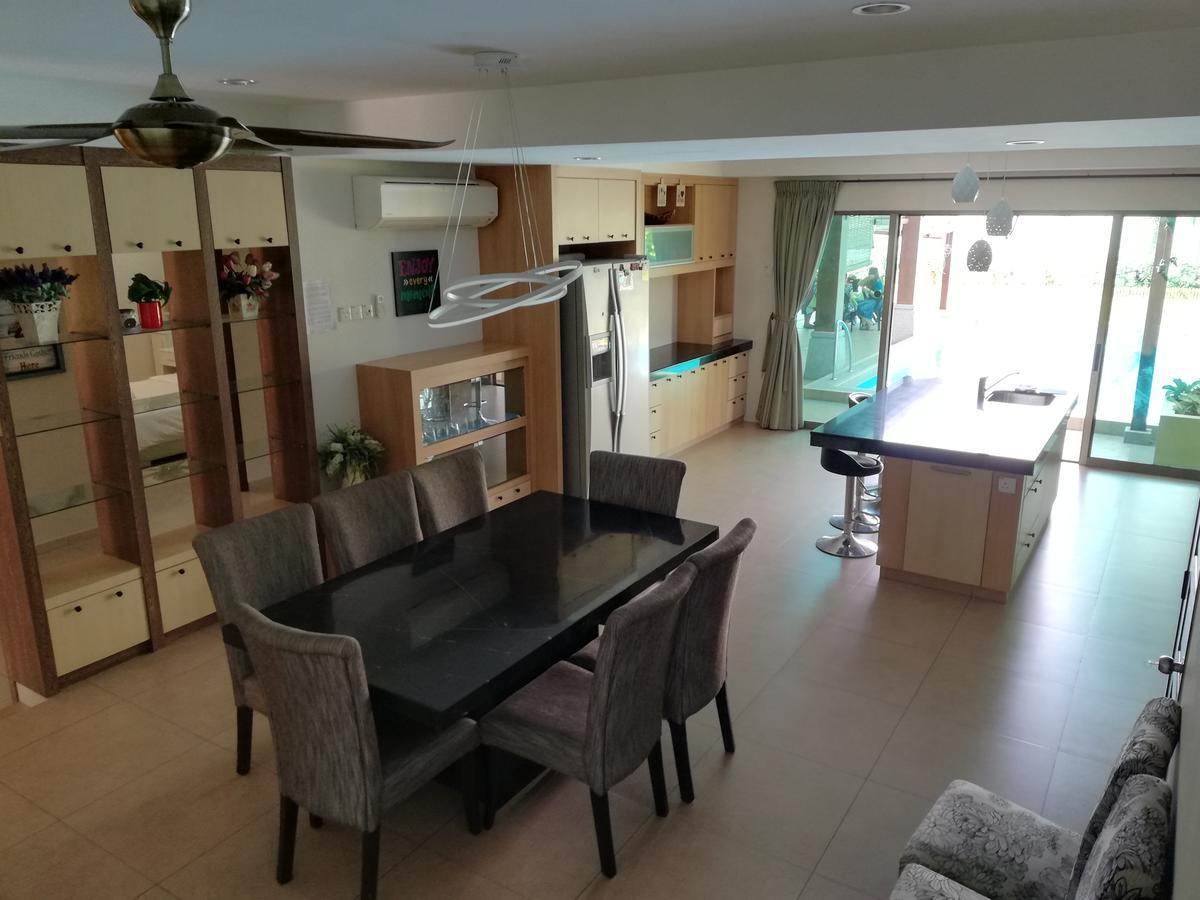 Melaka Beachfront Villa With Pool Bagian luar foto