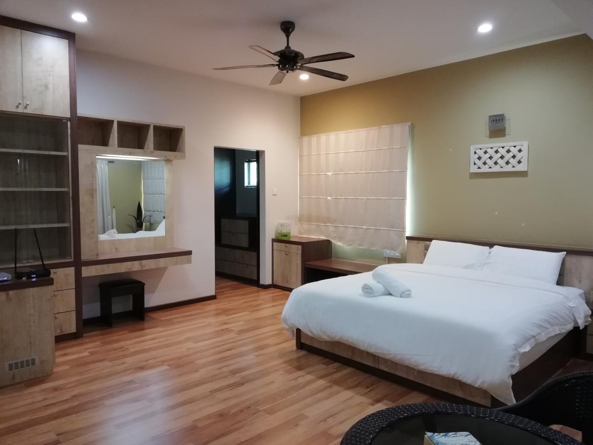 Melaka Beachfront Villa With Pool Bagian luar foto