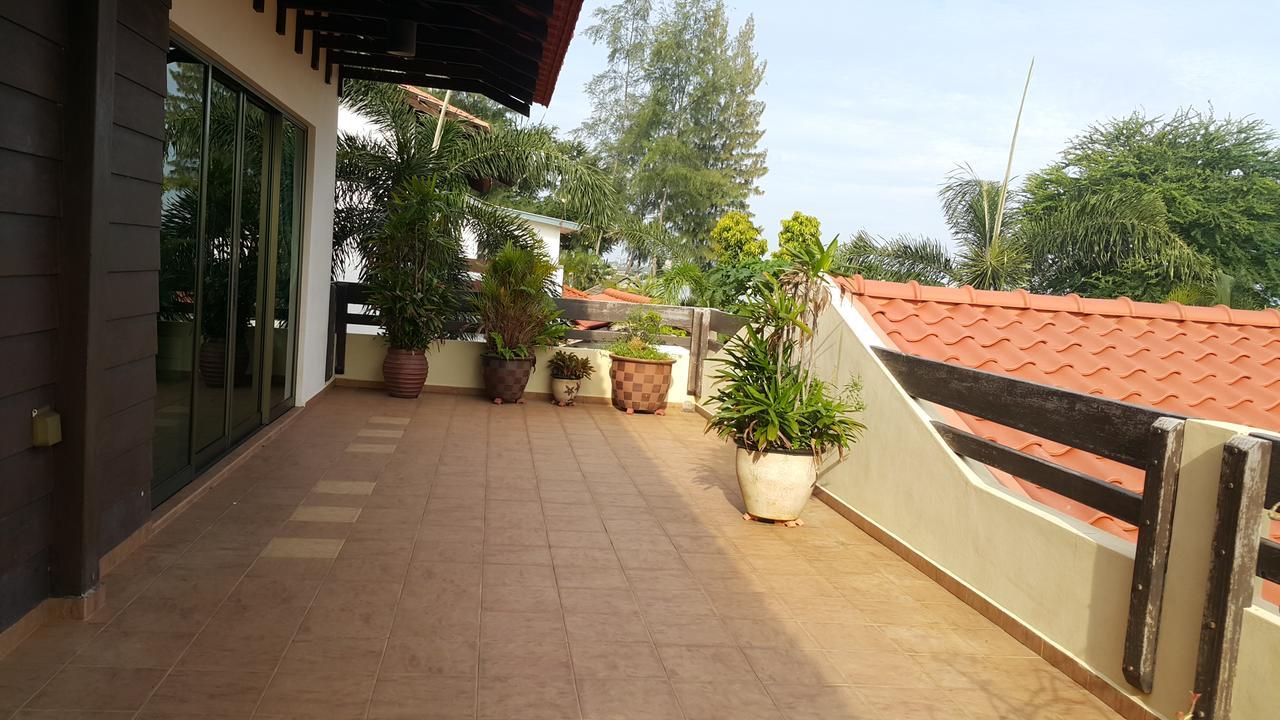 Melaka Beachfront Villa With Pool Bagian luar foto